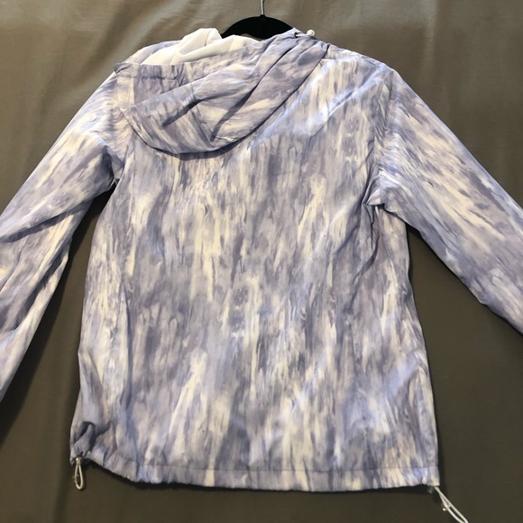 New Balance Reflective Wind Breaker - Picture 3 of 4